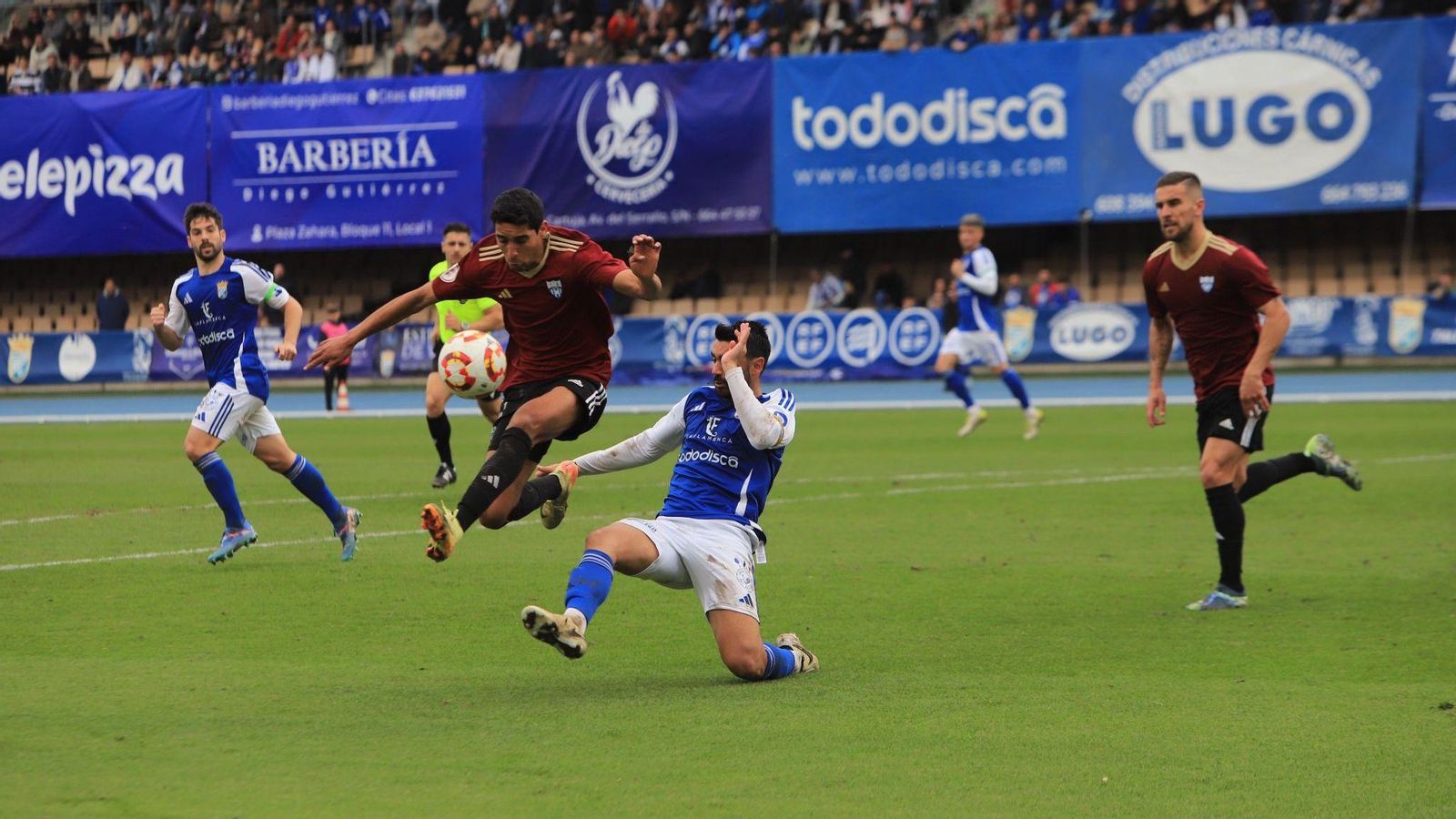 Los xerecisas tuvieron que emplearse a fondo para frenar a su rival.