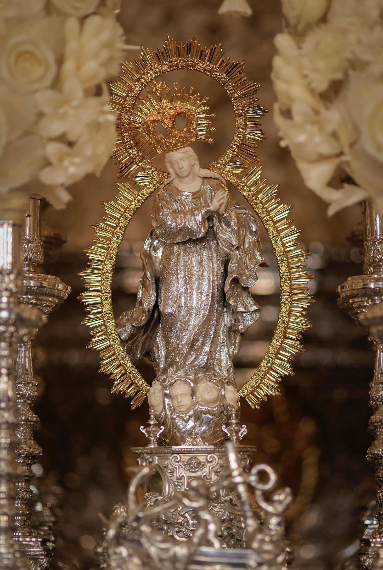 La Esperanza de Triana en su paso para la Magna de Sevilla, todas las imágenes