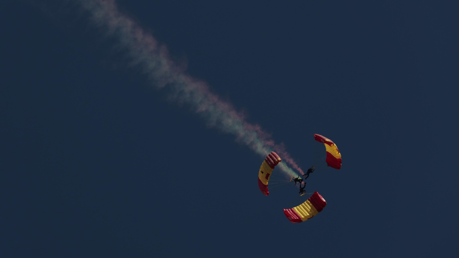 Imágenes de la exhibición aérea en Tablada con motivo de su centenario