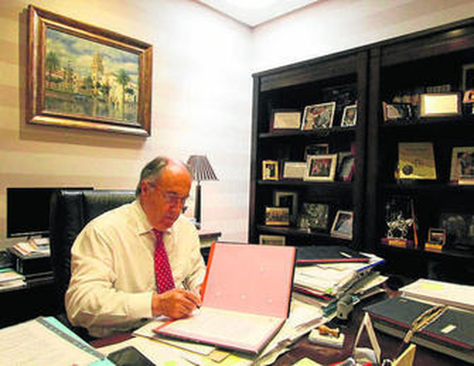 El alcalde, José Ignacio Landaluce, en su despacho de alcaldía.