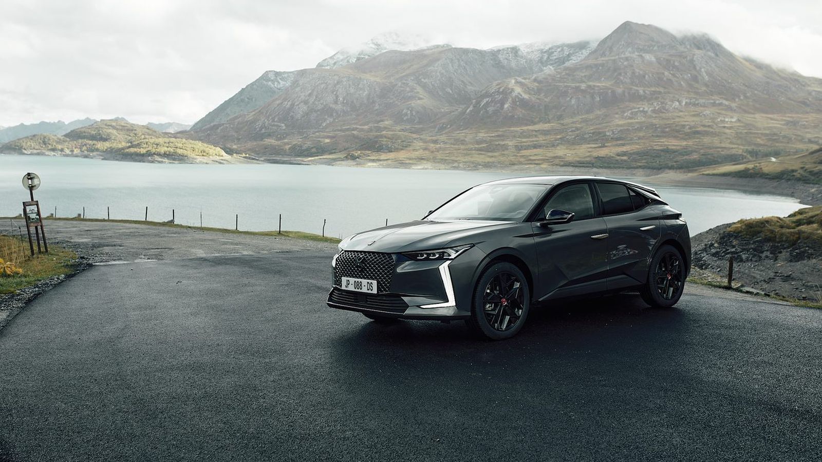 El nuevo DS 4 suma, como ya ocurre en otros modelos de la firma, el acabado Opera a su gama.