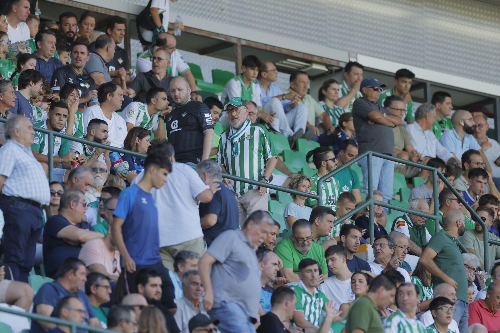 Búscate en las fotos del Betis-Cádiz