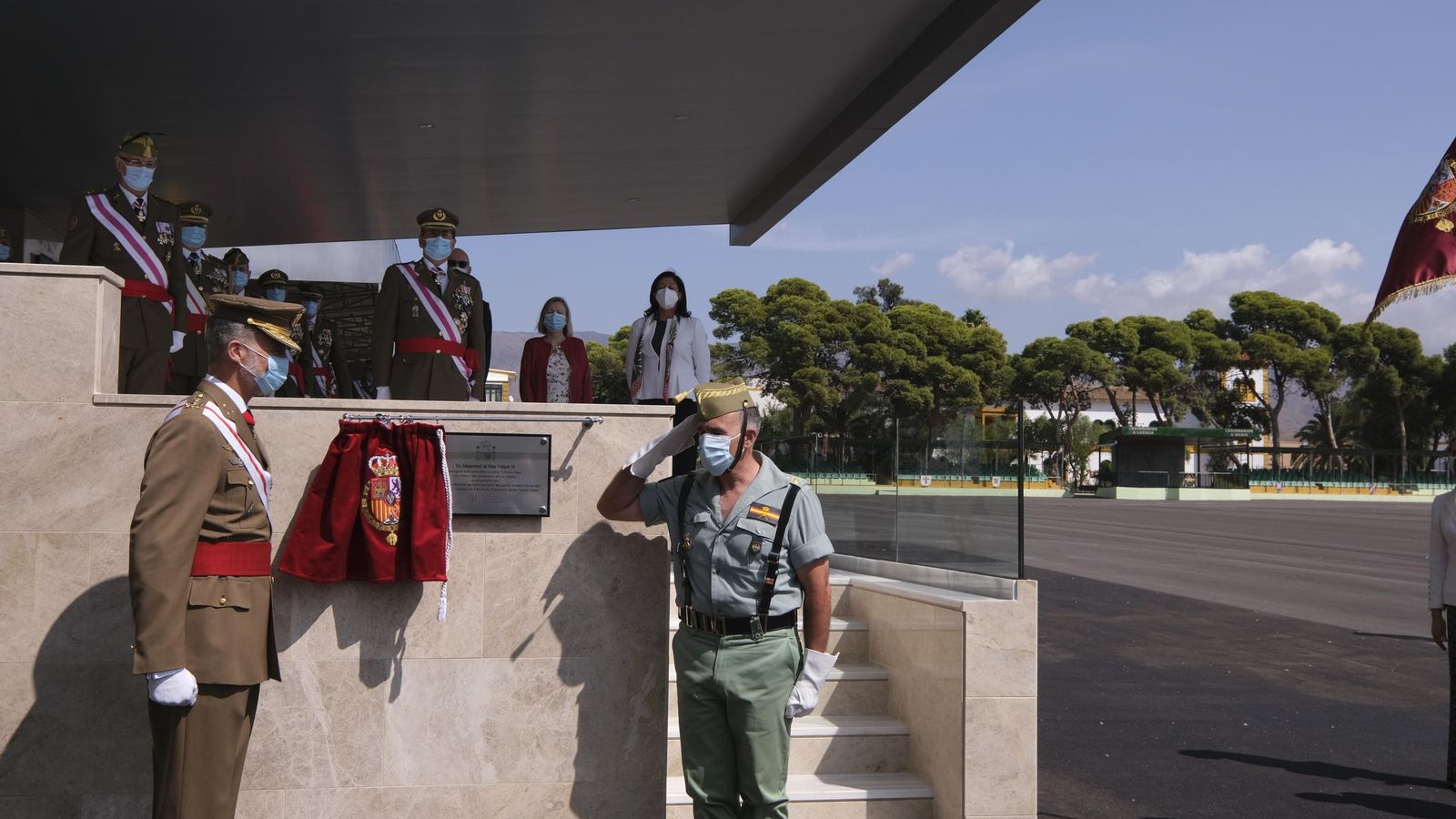 El Rey descubrió la placa de la nueva tribuna en su nombre del Patio de Armas El Rey descubrió la placa de la nueva tribuna en su nombre del Patio de Armas