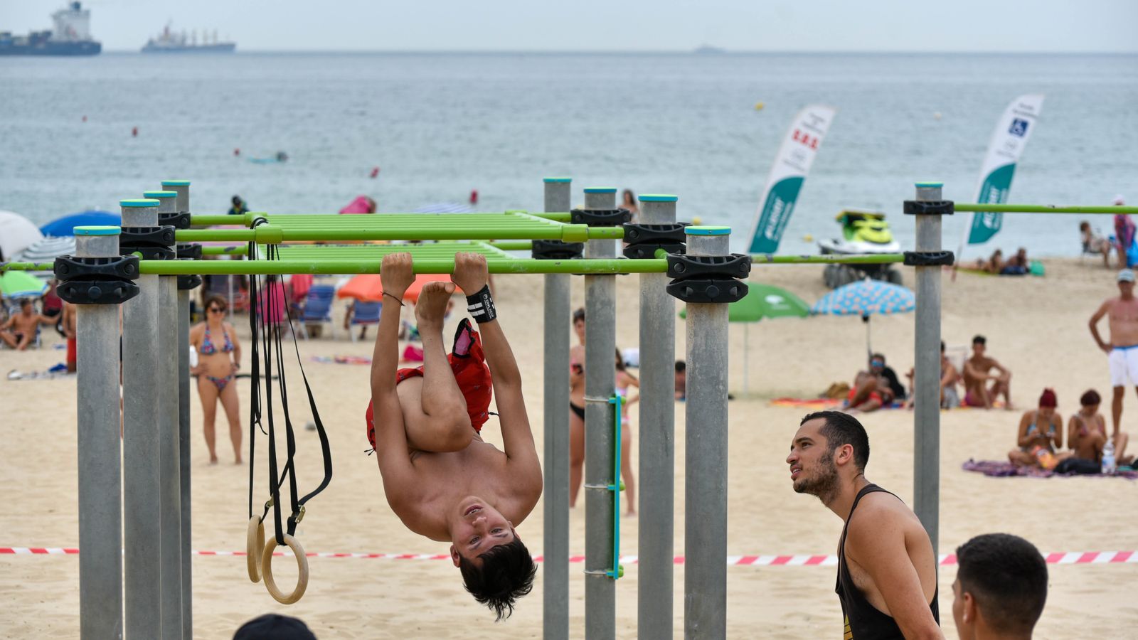 Mañana de calistenia en la playa de Getares
