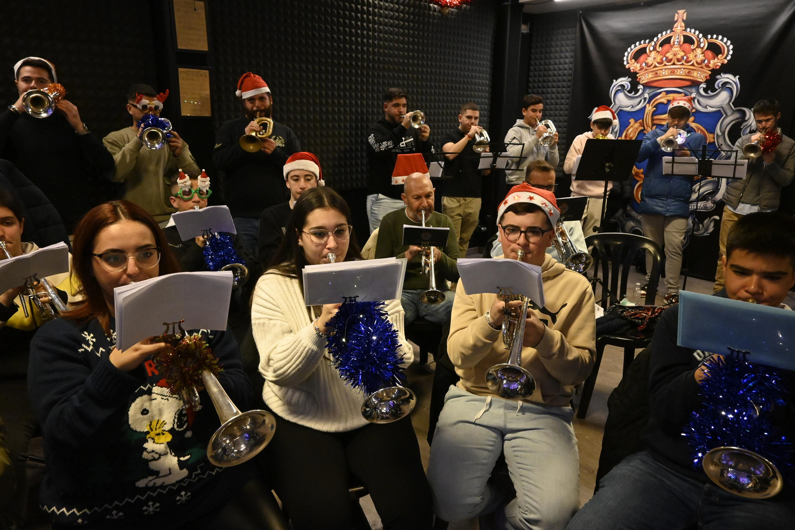 Ensayo preparatorio de la AM Santa Cruz para la cabalgata de Reyes Magos, en Imágenes