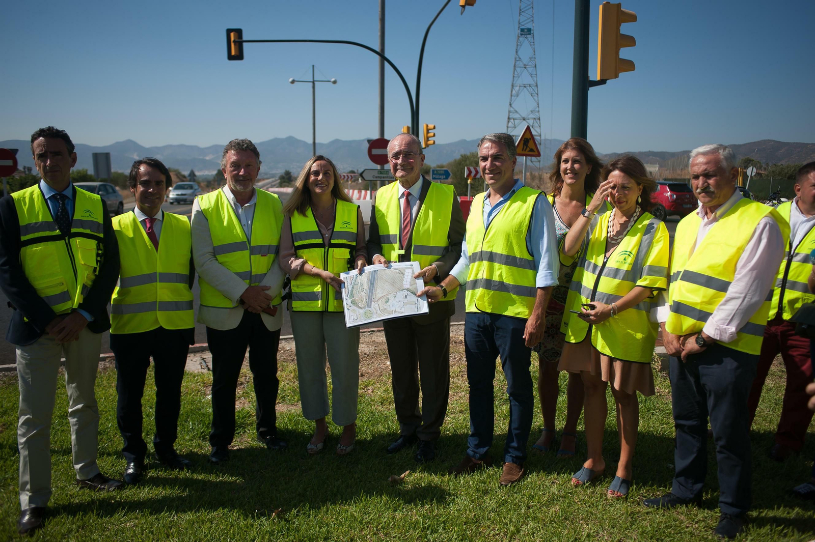Marifrán Carazo, Francisco de la Torre y Elías Bendodo, entre otros, hoy en las obras del carril BUS-VAO del PTA.