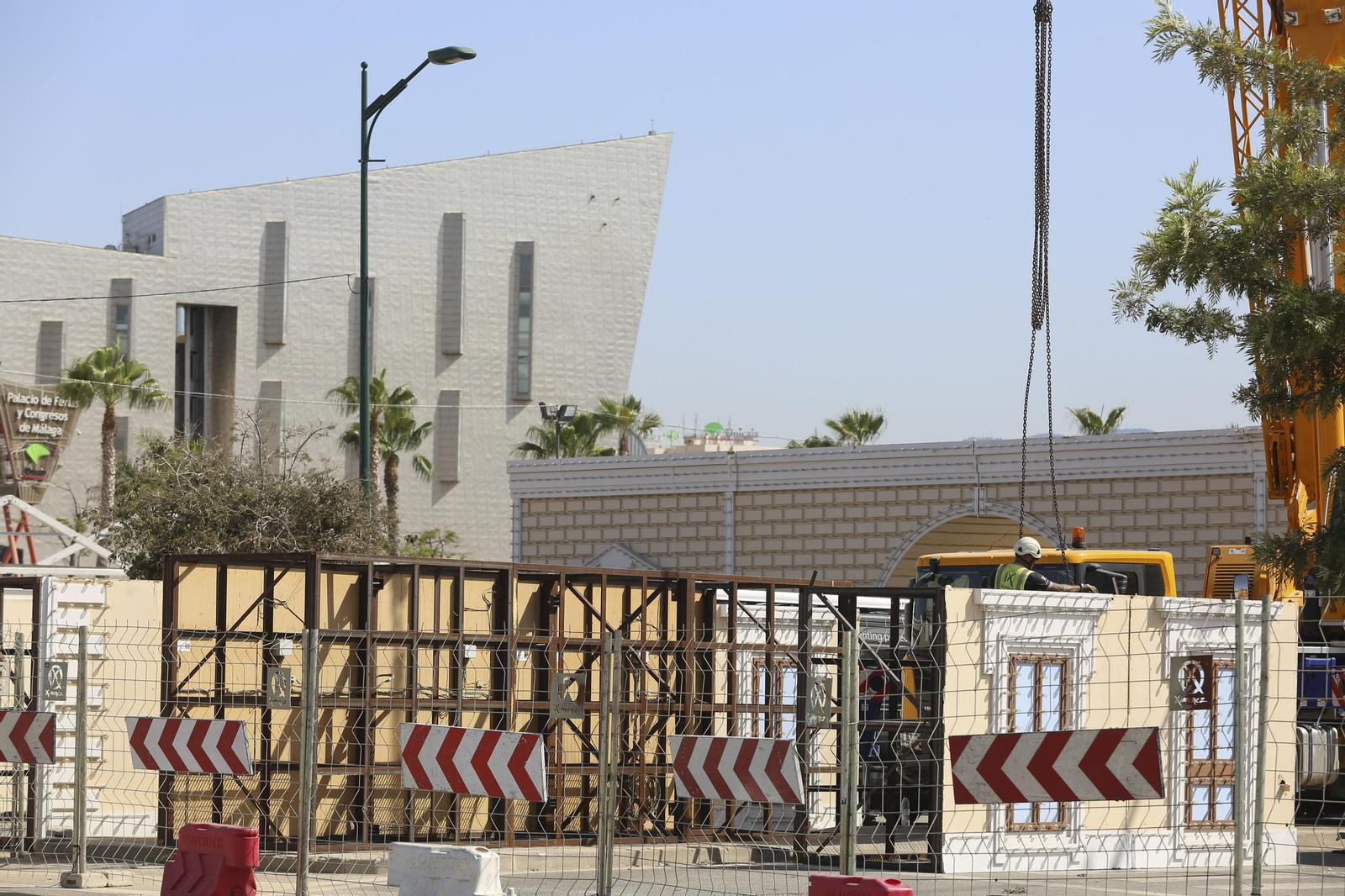 Así avanza el montaje de la Feria de Málaga a poco más de una semana de su inicio (fotos)