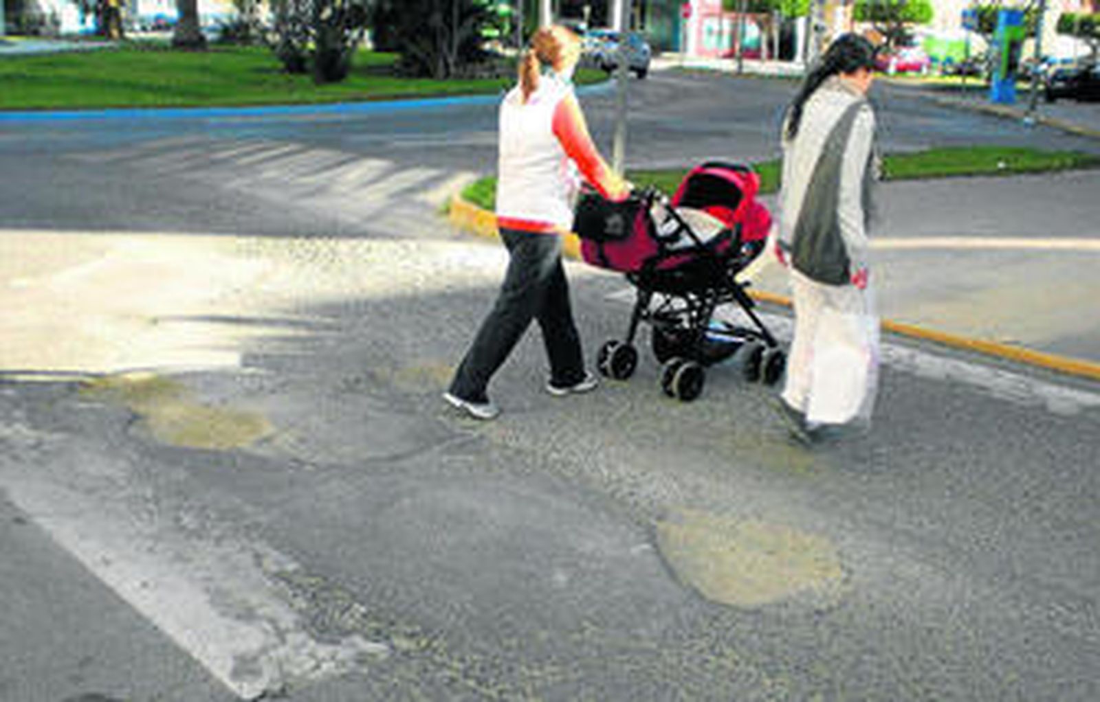 Supone un inconveniente para los cochecitos de los bebés.