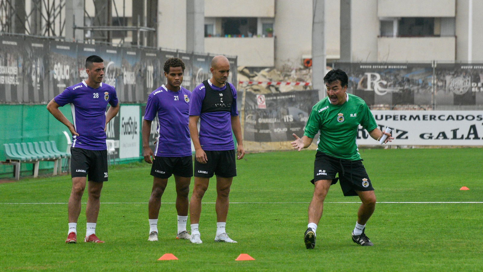 Fotos del primer entrenamiento de Rafa Escobar como entrenador de la Balona