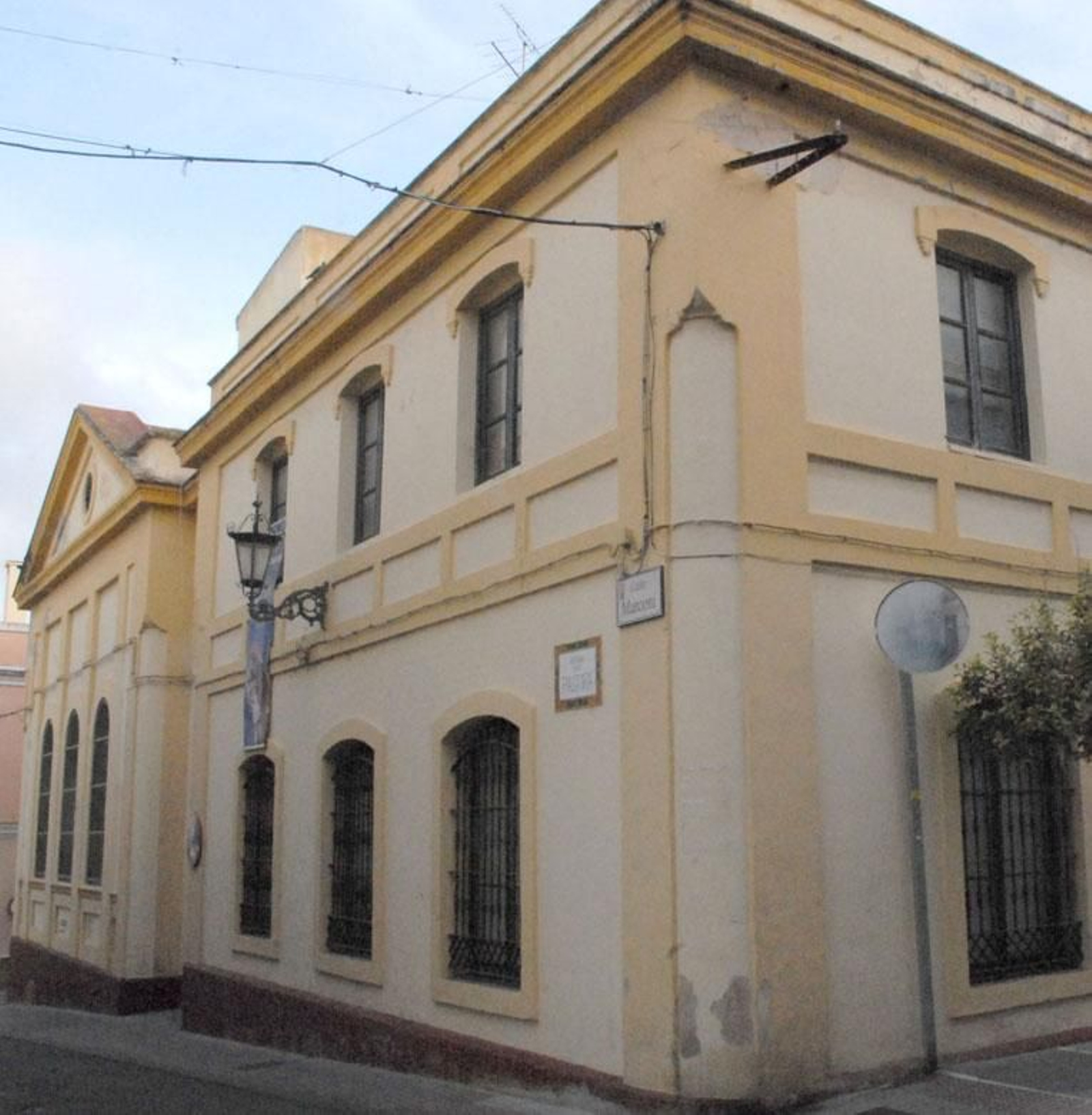Antiguo colegio Manuel Roldán, en San Fernando