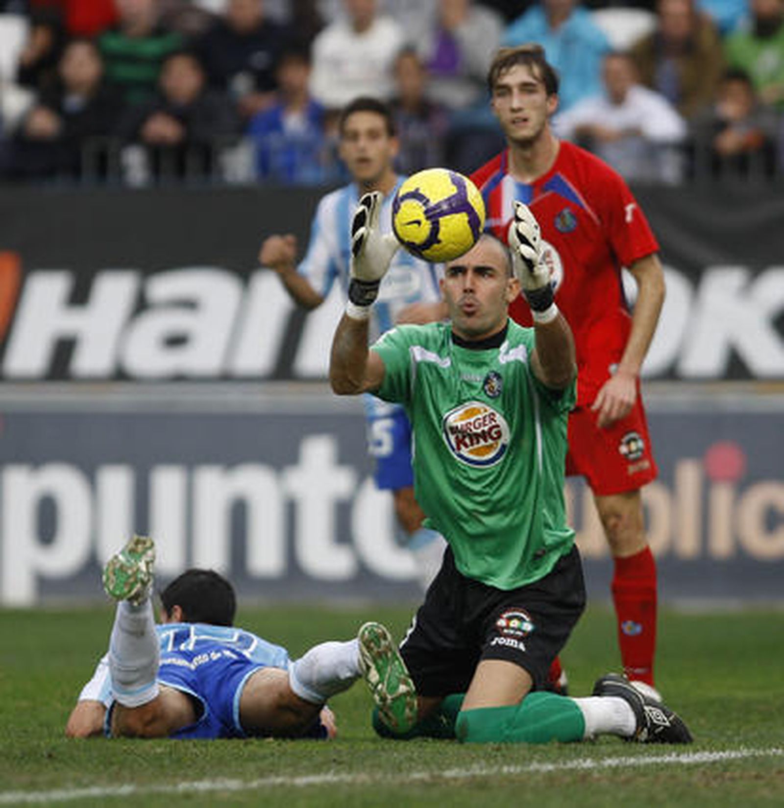 El Málaga respira tras su victoria en Liga ante el Getafe. / Sergio Camacho