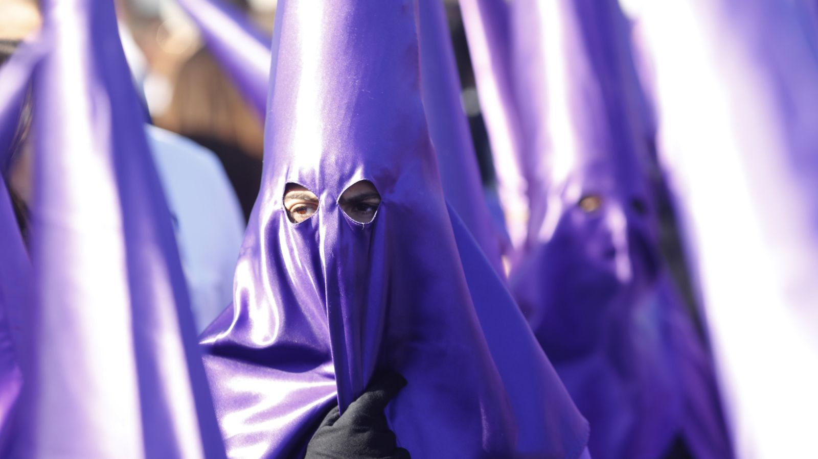 Las fotos del Viernes Santo en la Línea:  Cristo del Mar y Luz y Esperanza Nuestra, Soledad y Santo Entierro, Cristo del Amor y Misericordia y Amargura