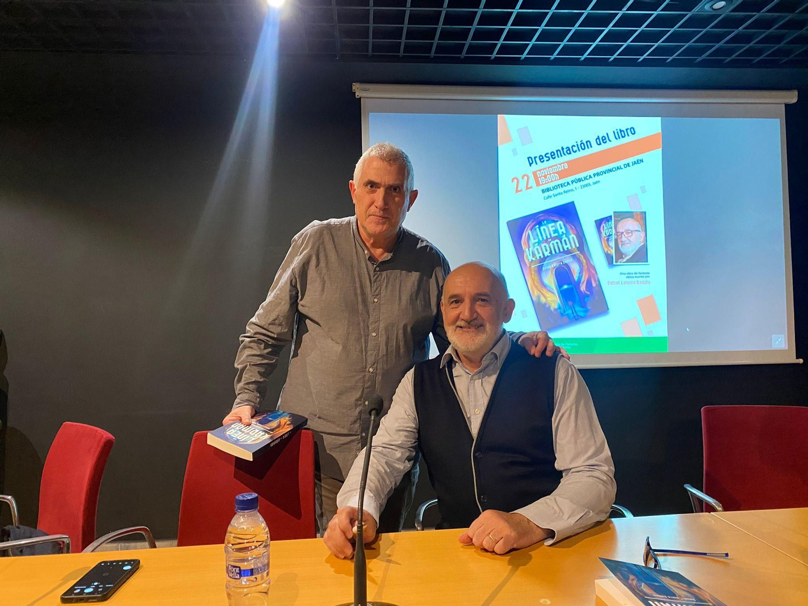 Presentación del libro de Rafael Latorre, 'Línea Kármán'