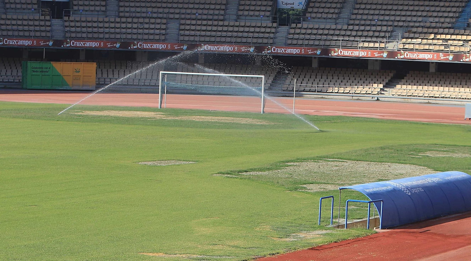 Así está la banda de Tribuna y el área de Fondo Sur a siete días de la visita del Real Madrid Castilla.