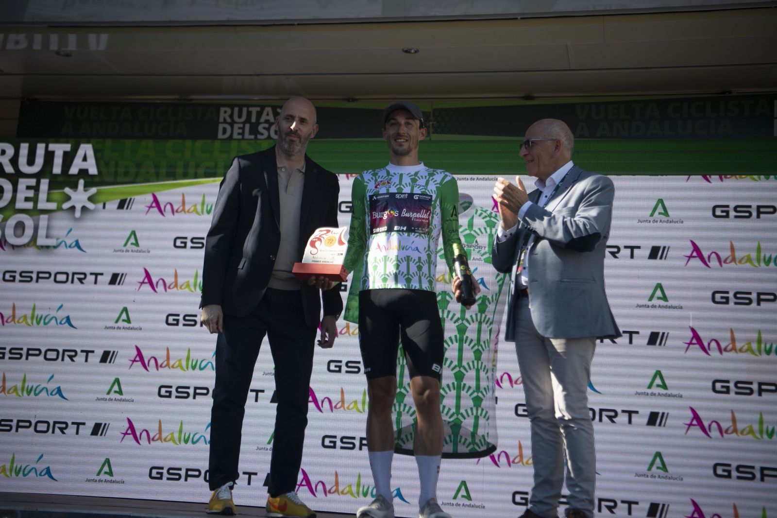 Las mejores fotos de la etapa final de la Ruta del Sol Vuelta a Andalucía con desenlace en Lucena