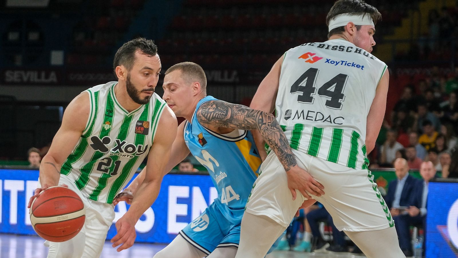 Faggiano aprovecha el bloque de De Bisschop sobre Leimanis.