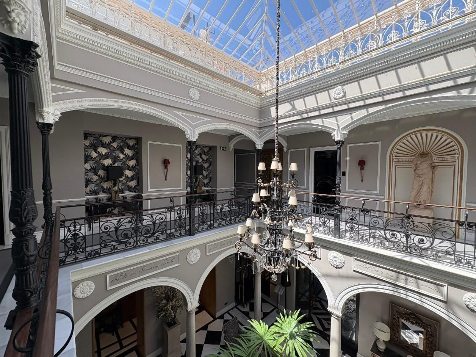Imágenes del interior de uno de los hoteles más lujosos de Cádiz: el hotel Casa Palacio María Luisa de Jerez Imágenes del interior de uno de los hoteles más lujosos de Cádiz: el hotel Casa Palacio María Luisa de Jerez