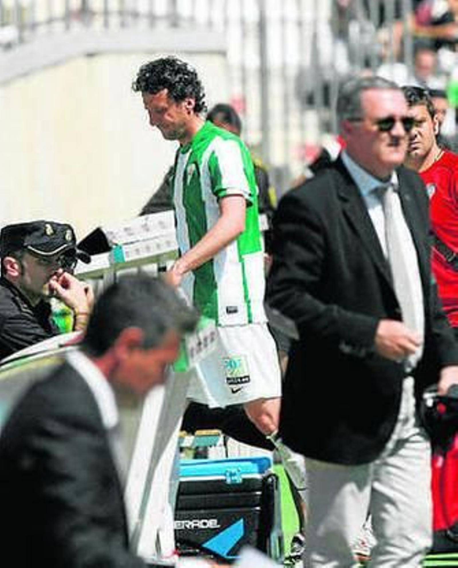 Gaspar se retira lesionado.