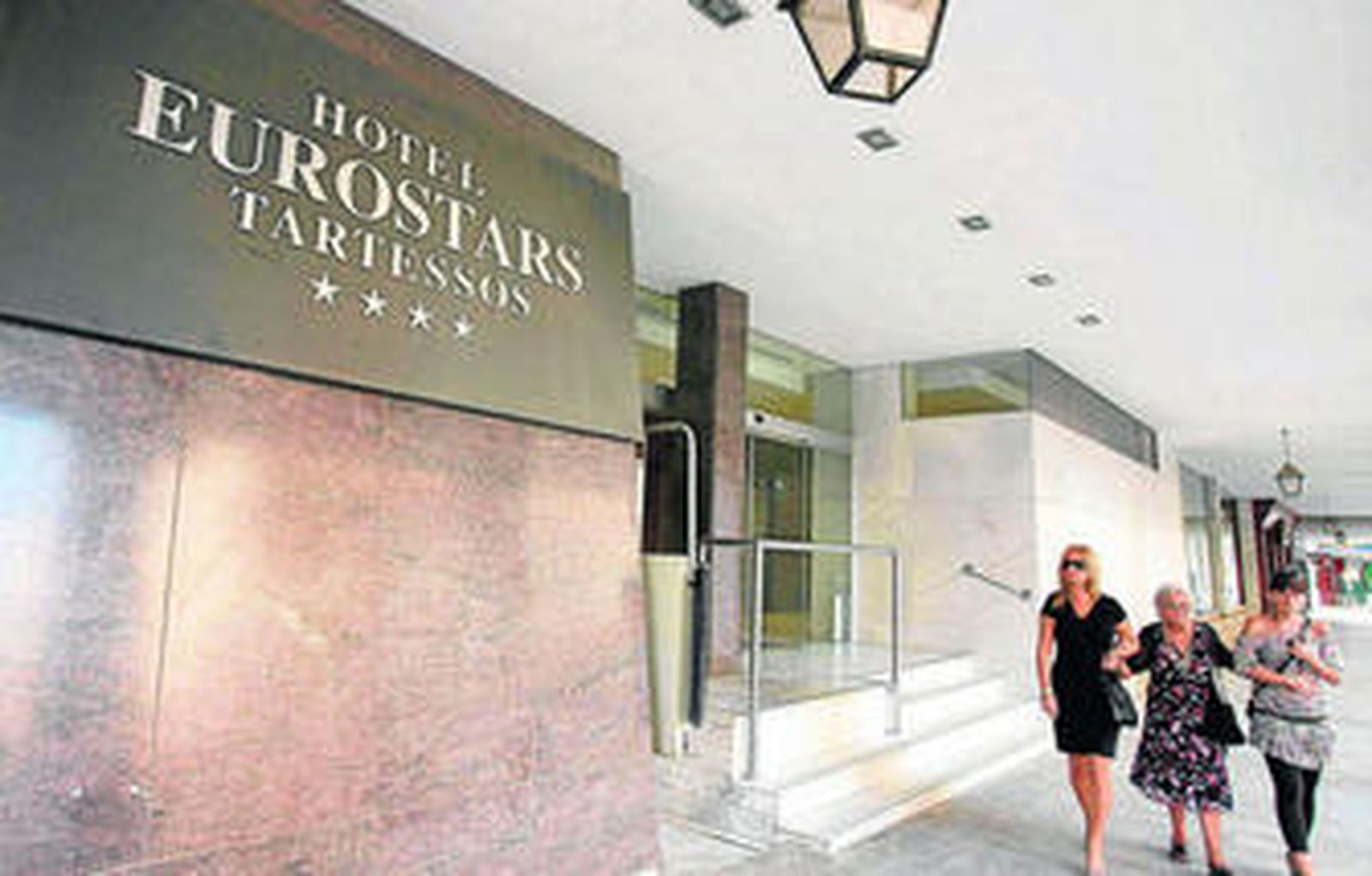 Puerta del onubense hotel Eurostars Tartessos, de la cadena Hotusa.