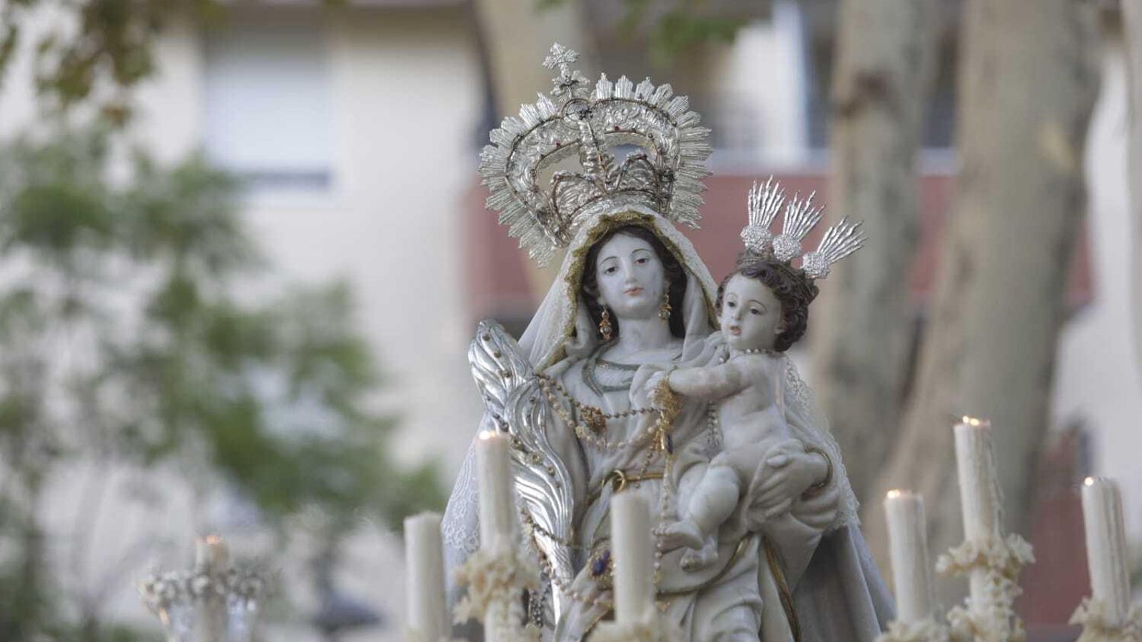 Nuestra Señora de la Palma, por el parque María Cristina.