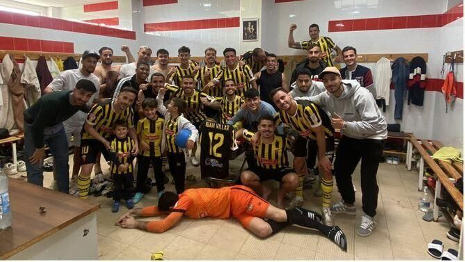 Los jugadores del San Roque de Lepe destejan su salida de los puestos de descenso Los jugadores del San Roque de Lepe destejan su salida de los puestos de descenso