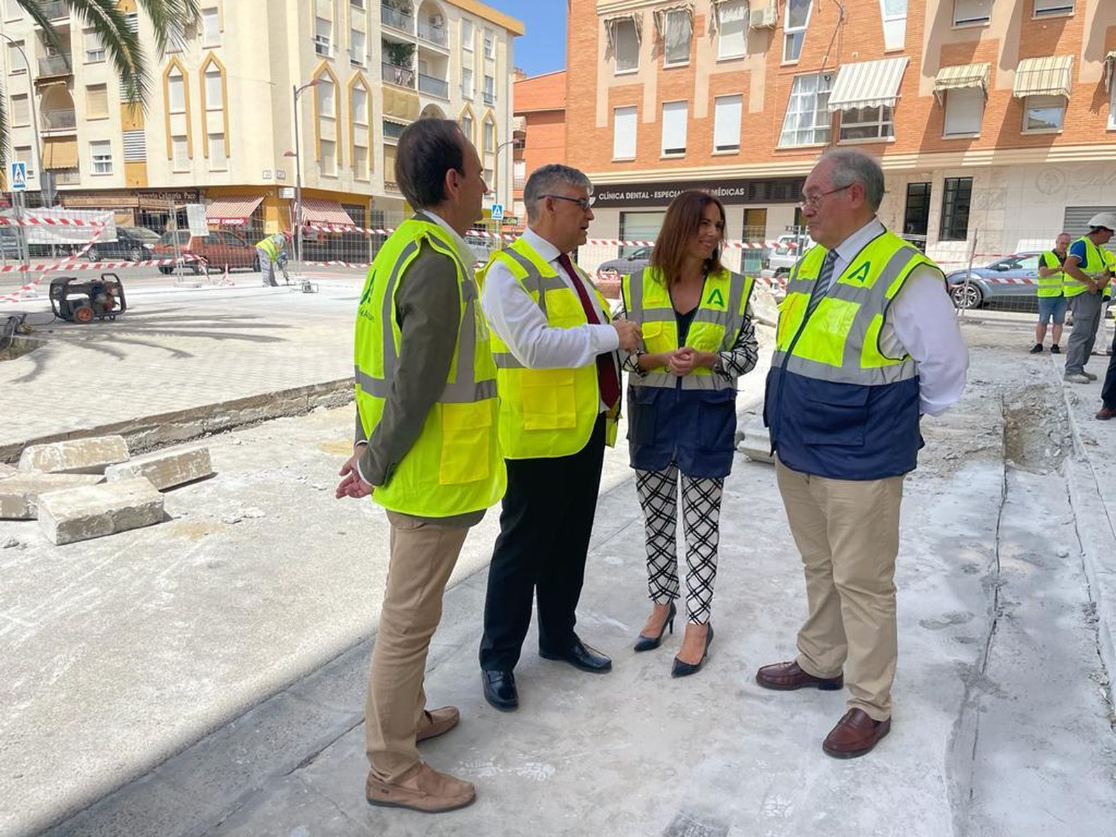 Imagen de la visita de la consejera Rocío Díaz a la Plaza Malala de Guadix