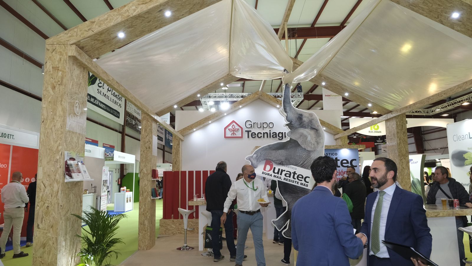 Imágenes del primer día de Expolevante Níjar.