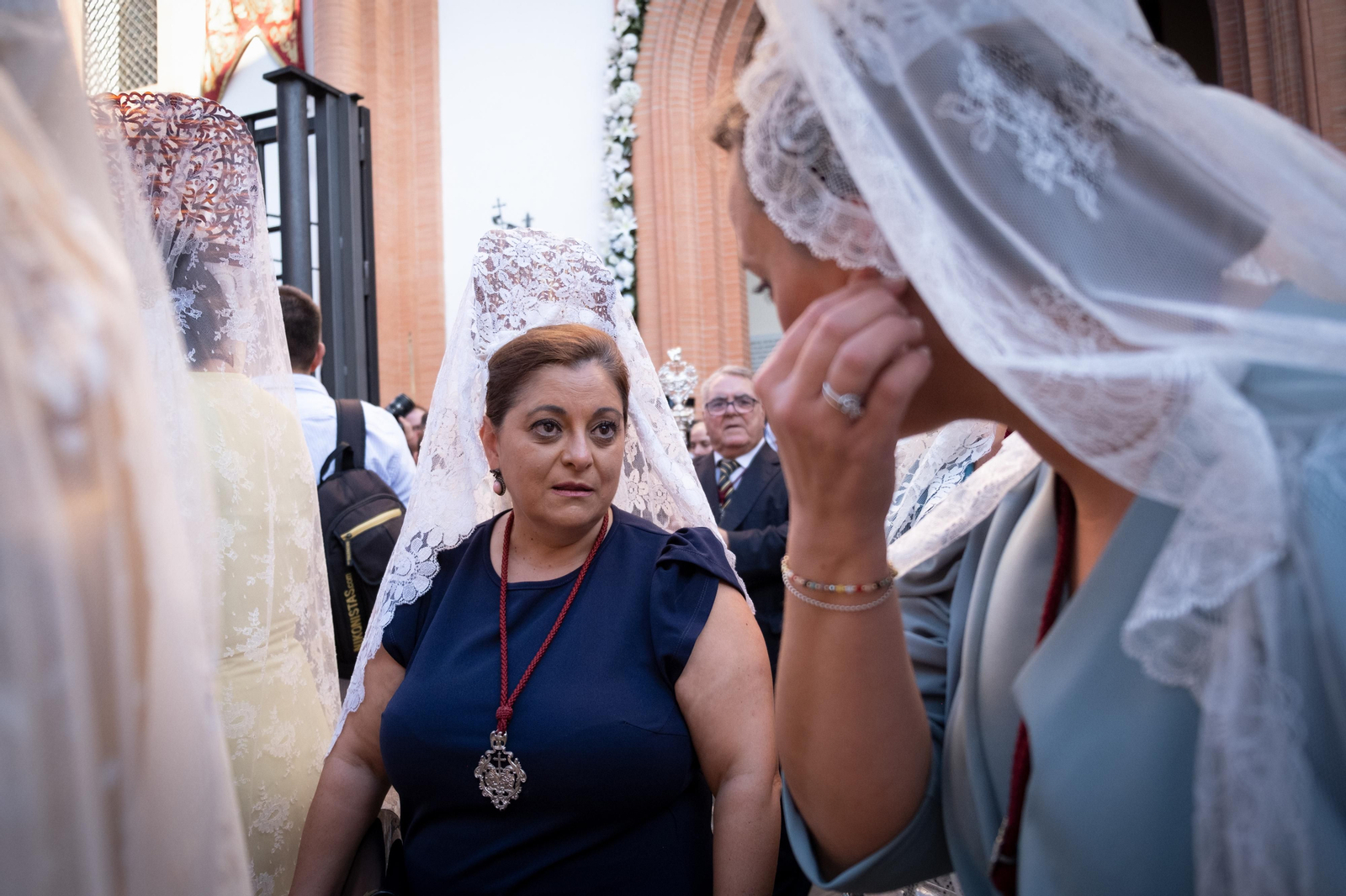 La procesión extraordinaria de la Virgen de los Dolores del Cerro del Águila, en imágenes