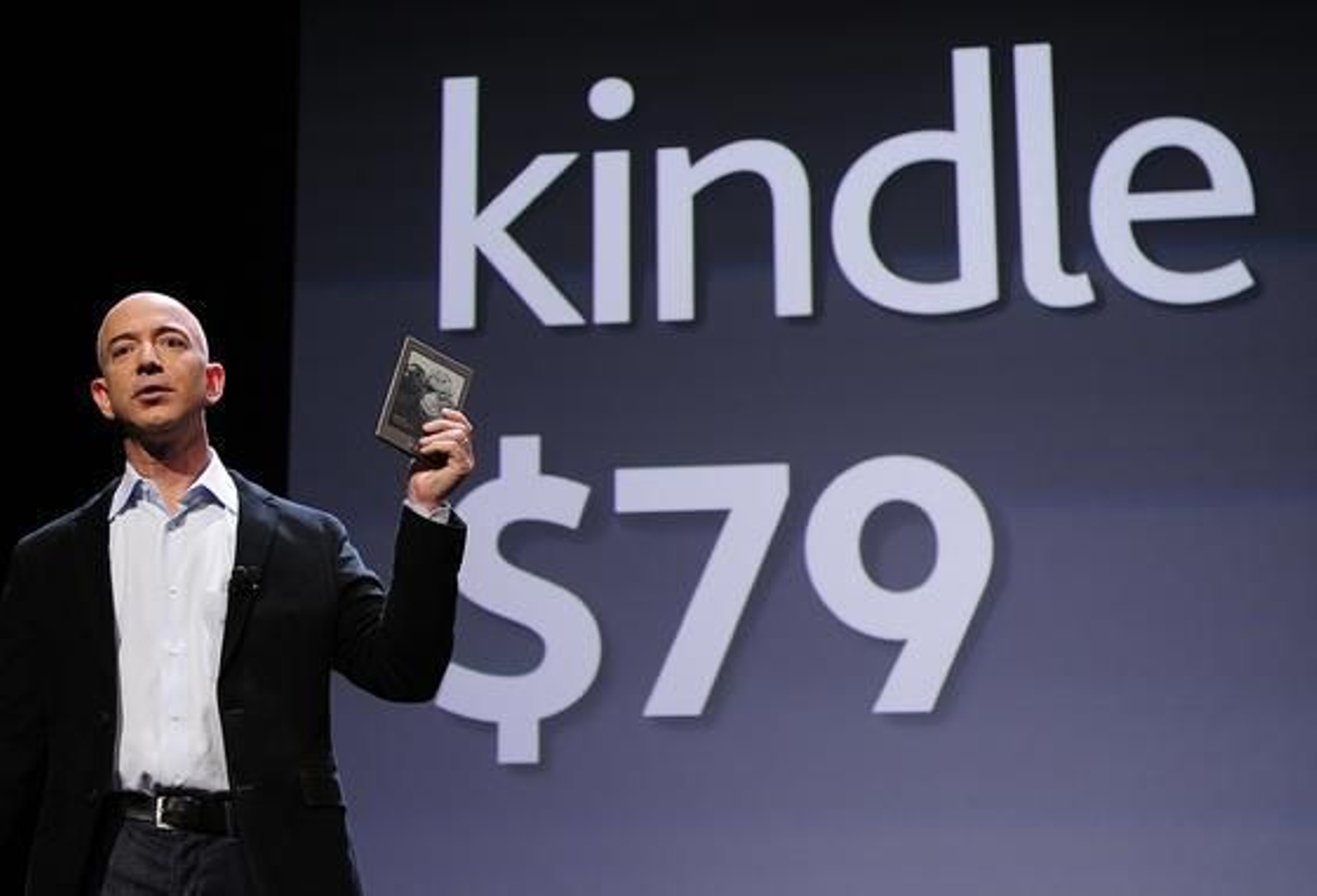 Amazon presenta los nuevos modelos de Kindle, entre ellos Fire, el debut de la compañía en el mundo de los 'tablets'.

Foto: AFP Photo