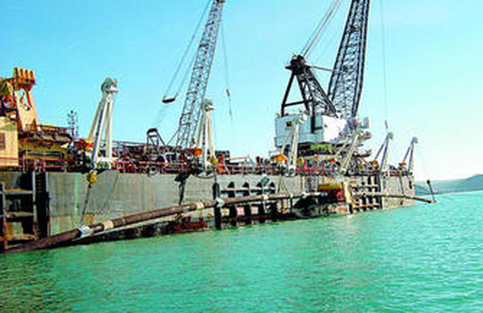 El Crawler ha sido el barco que ha llevado a cabo la operación a 1,6 kilómetros de Beni Saf.