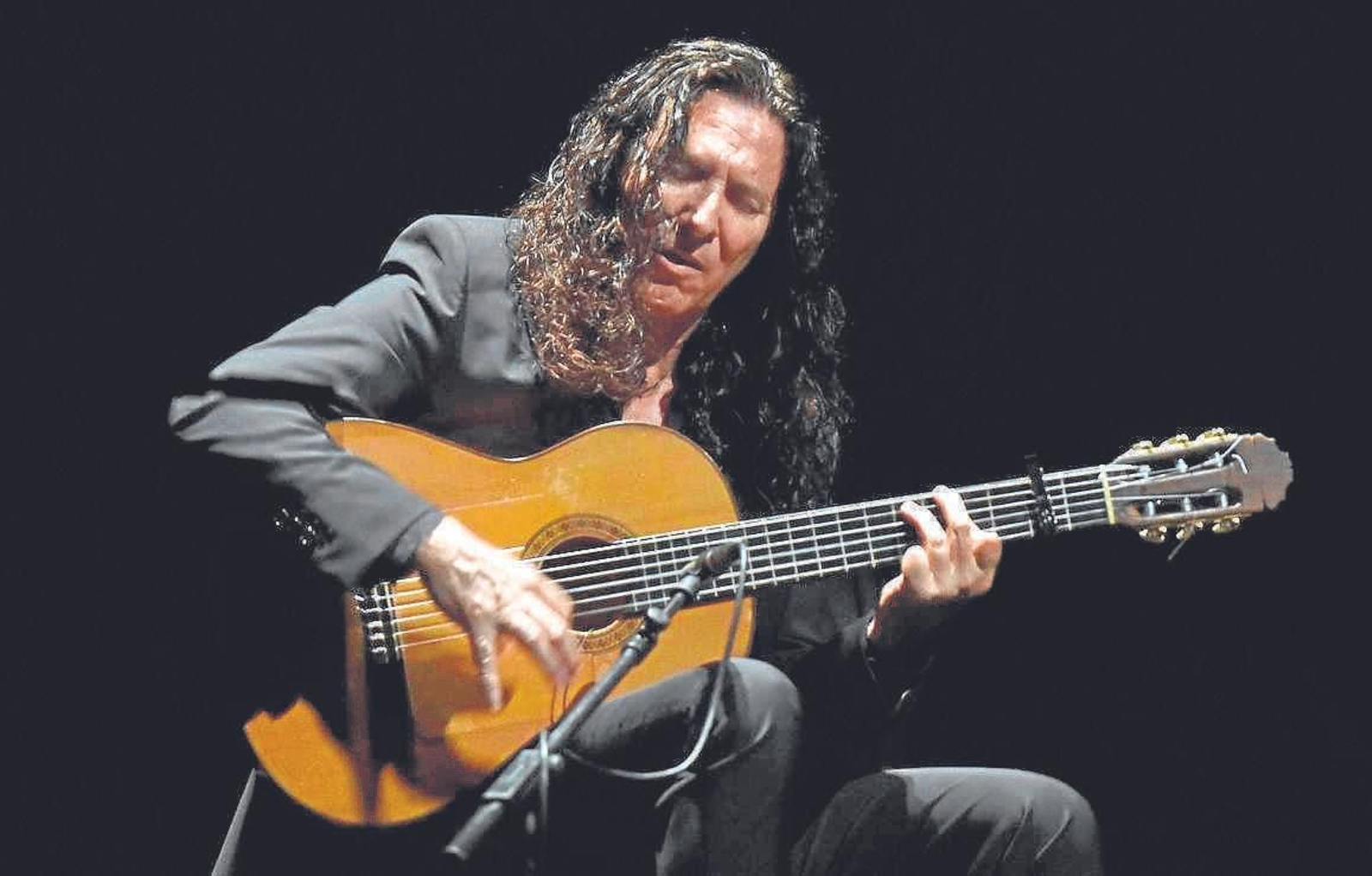 La guitarra de Tomatito cautivó ayer al público del Teatro de la Maestranza.