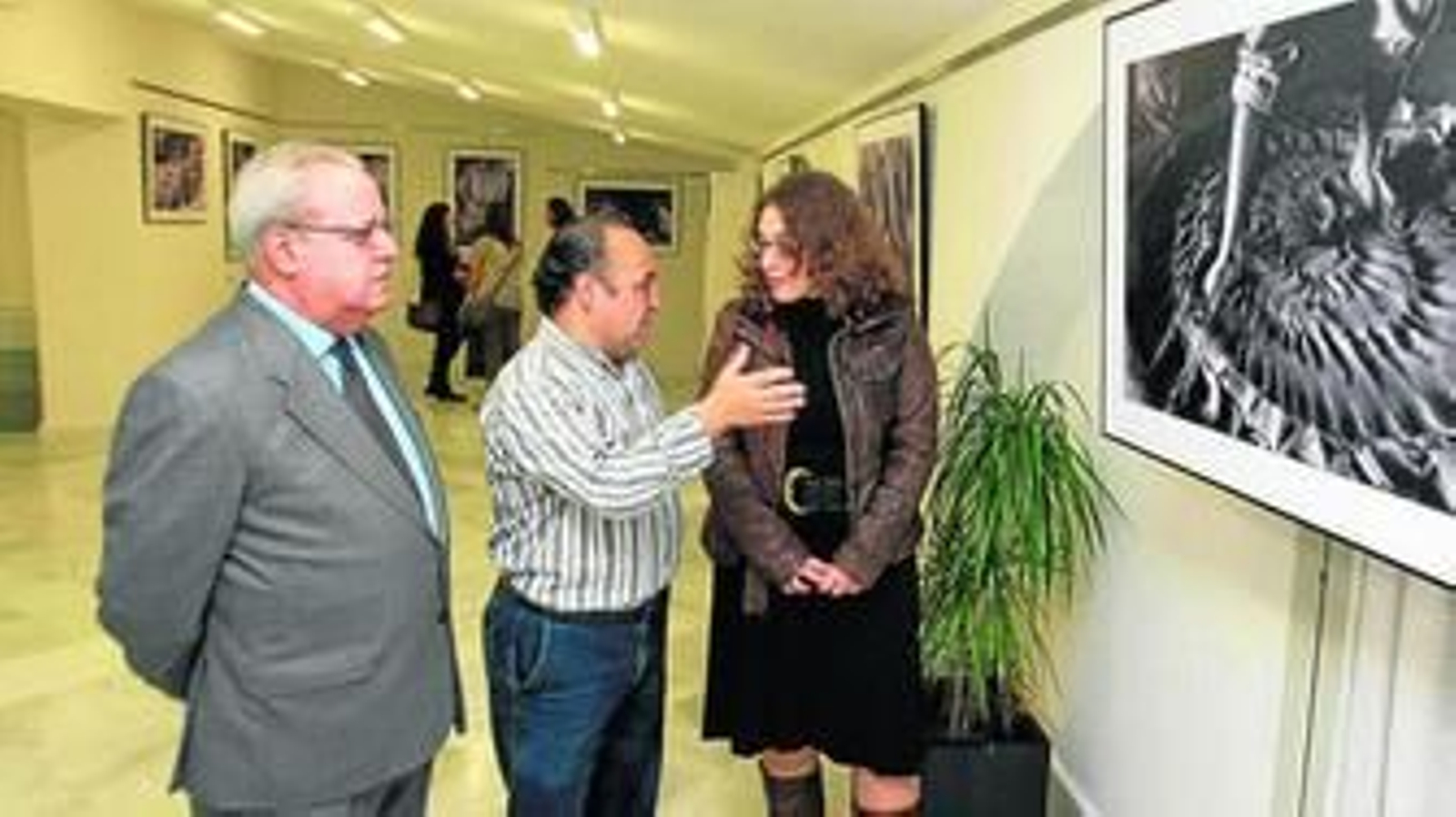 El autor gaditano durante un momento de la inauguración de la muestra, días atrás.