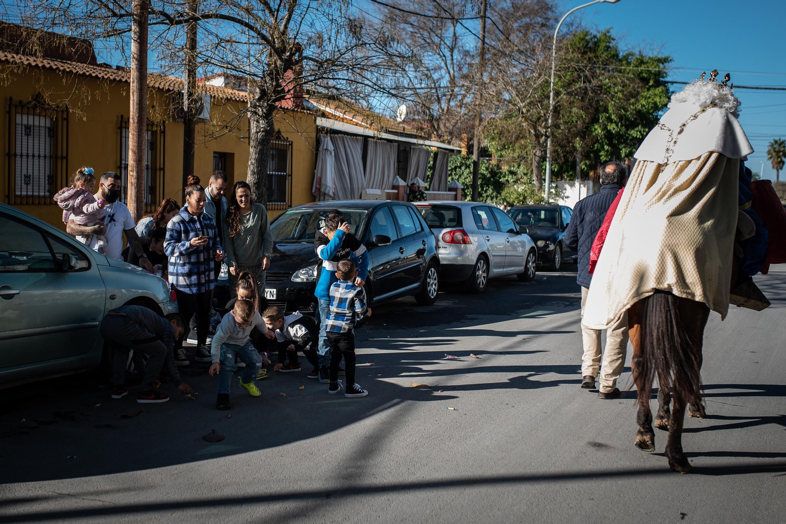 La visita de los Reyes Magos a los barrios de Huelva en imágenes
