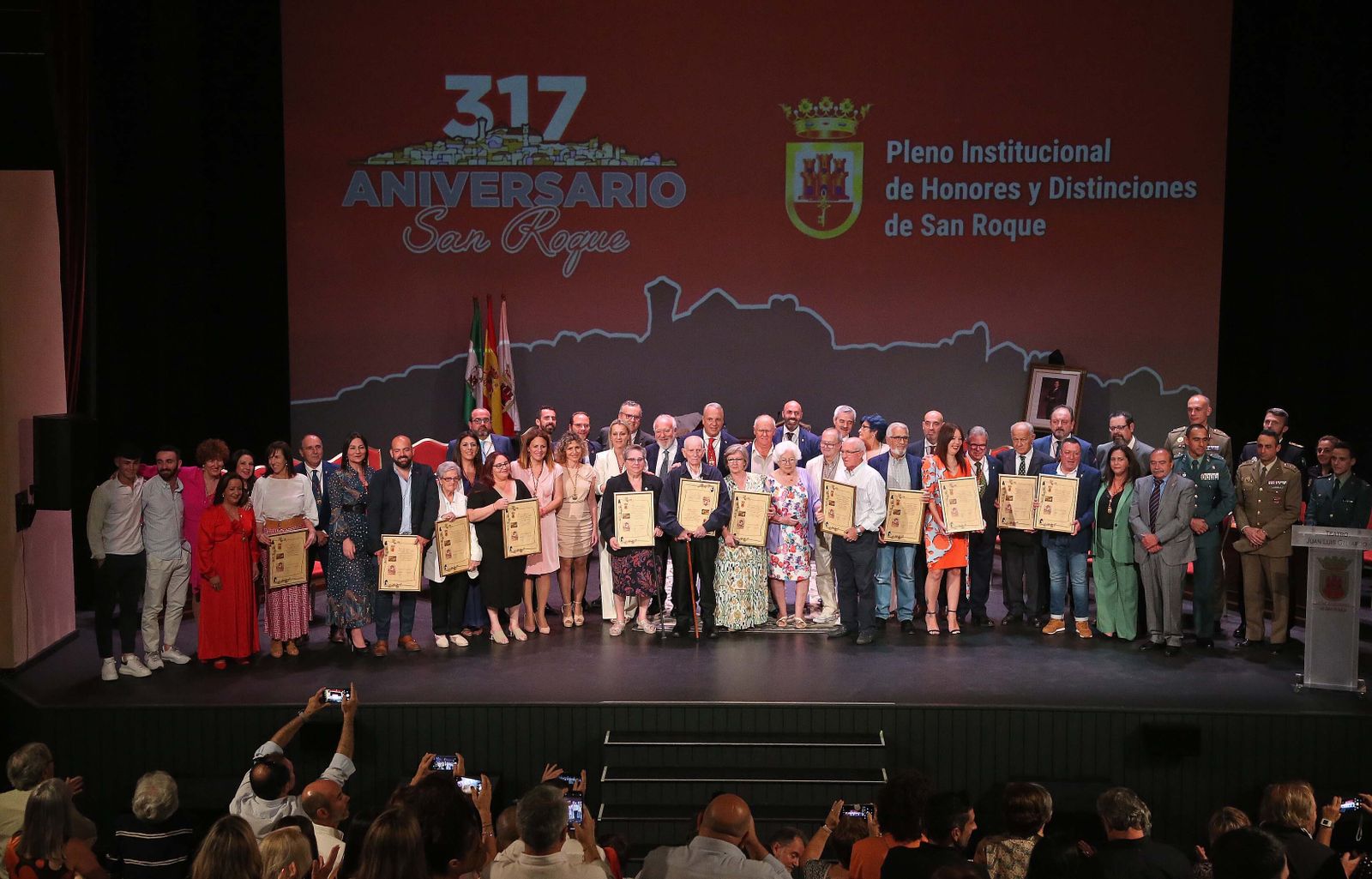 Fotos del pleno institucional de honores y distinciones por el 317º aniversario de San Roque