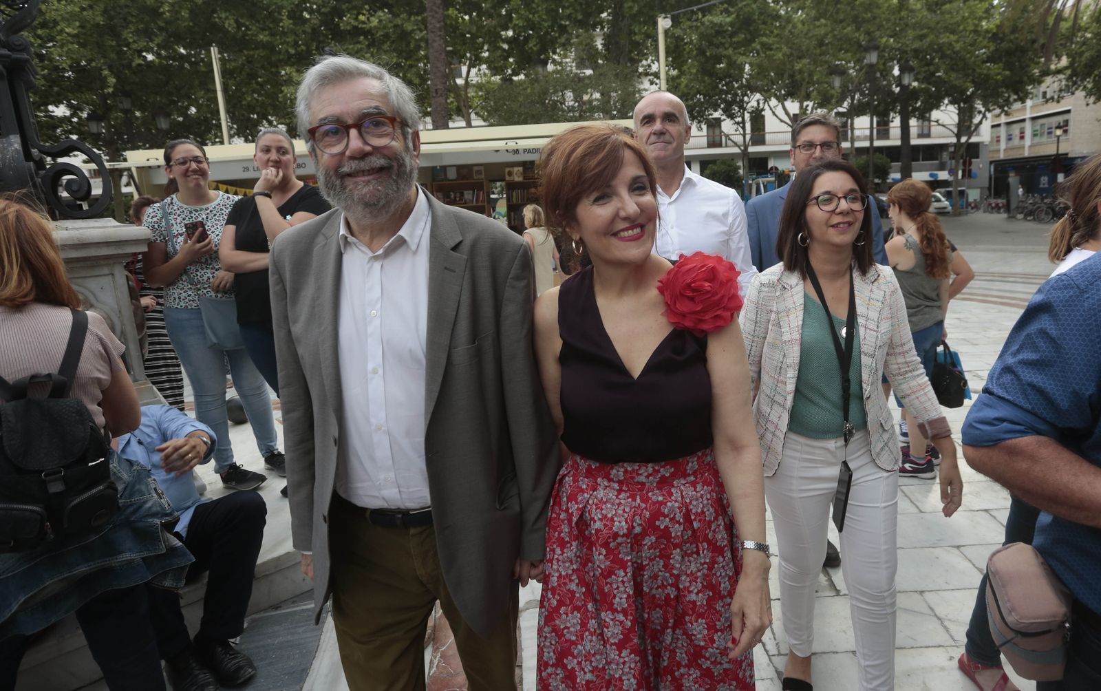 Elvira Lindo junto a su marido Antonio Muñoz Molina antes de ofrecer el pregón inaugural de la Feria del Libro de Sevilla de 2019.