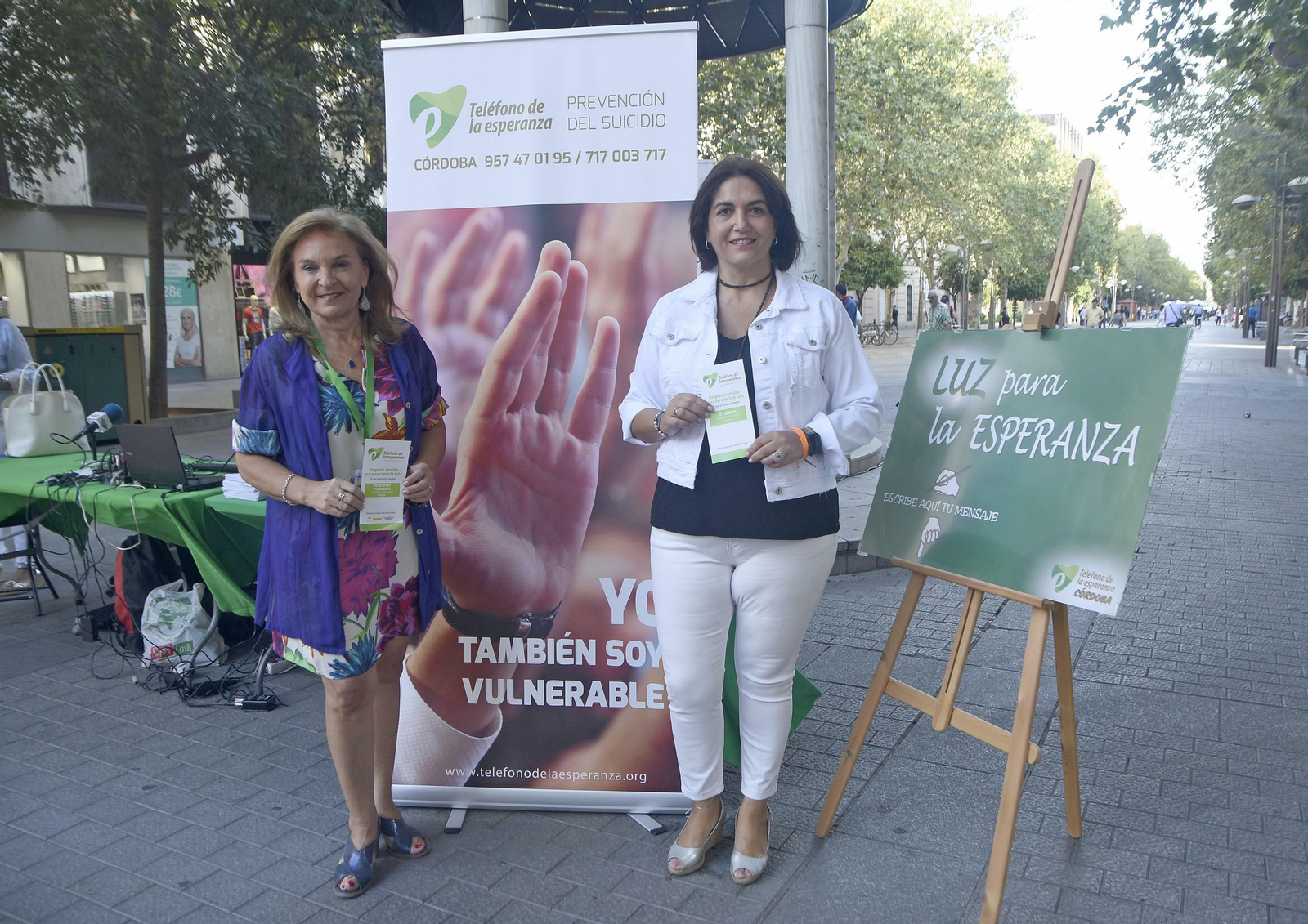 Josefina Santos y Eva Timoteo en la presentación de la campaña.