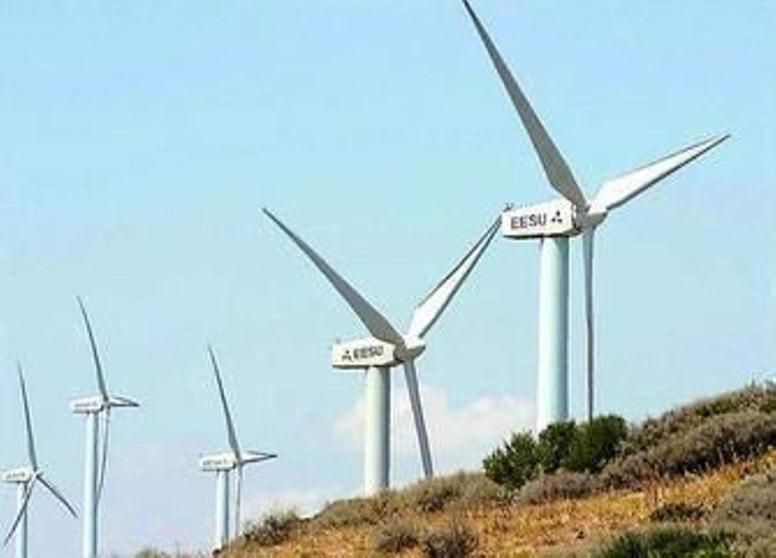 Varios aerogeneradores de una planta eólica.