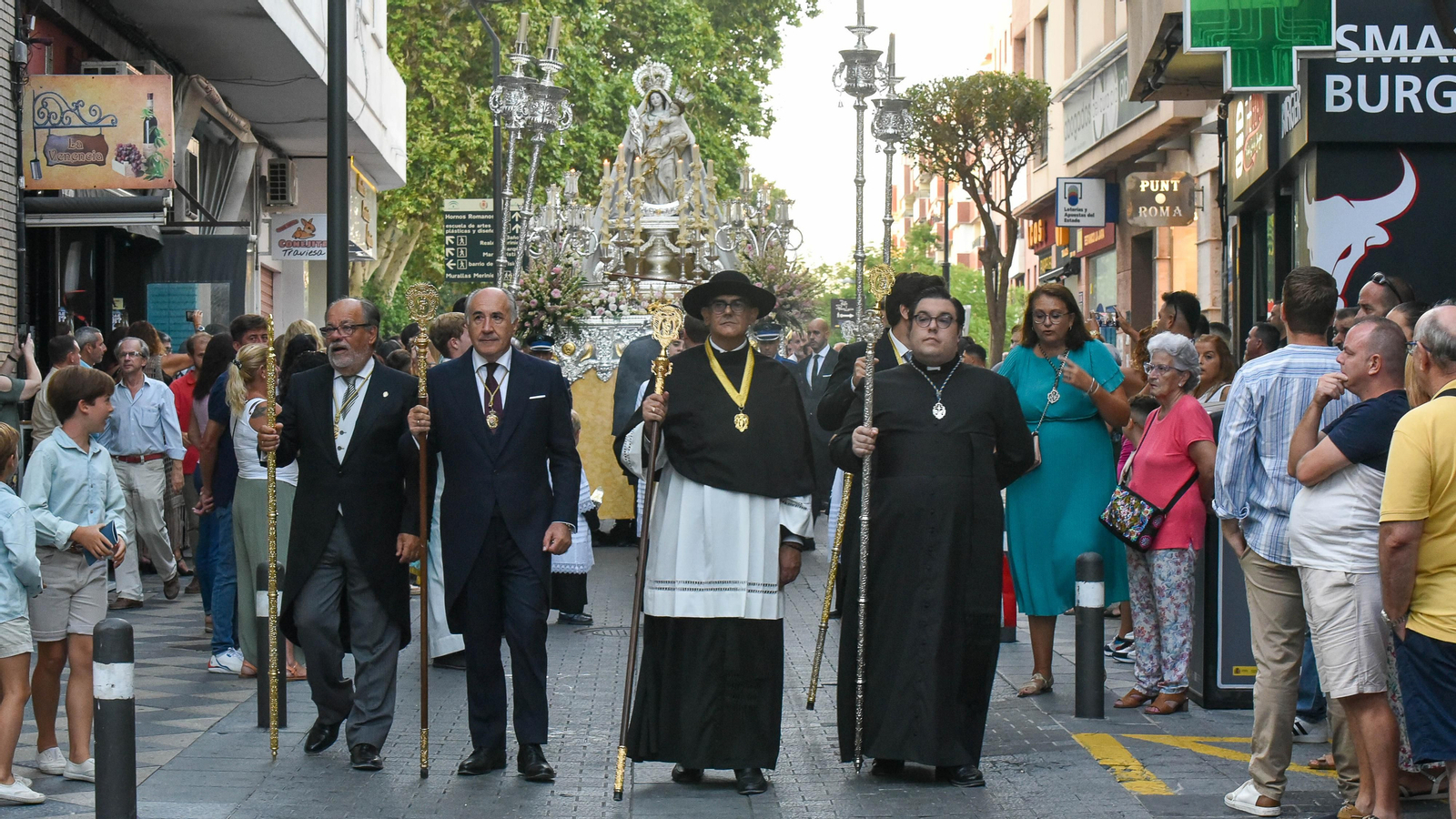 La Magna Mariana de Algeciras por la calle Convento, en imagenes