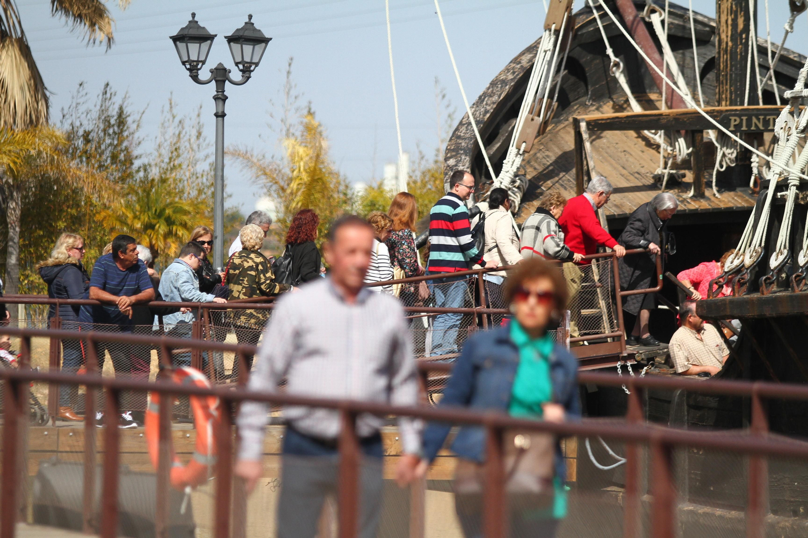 Imágenes del día de puertas abiertas en el muelle de las Carabelas