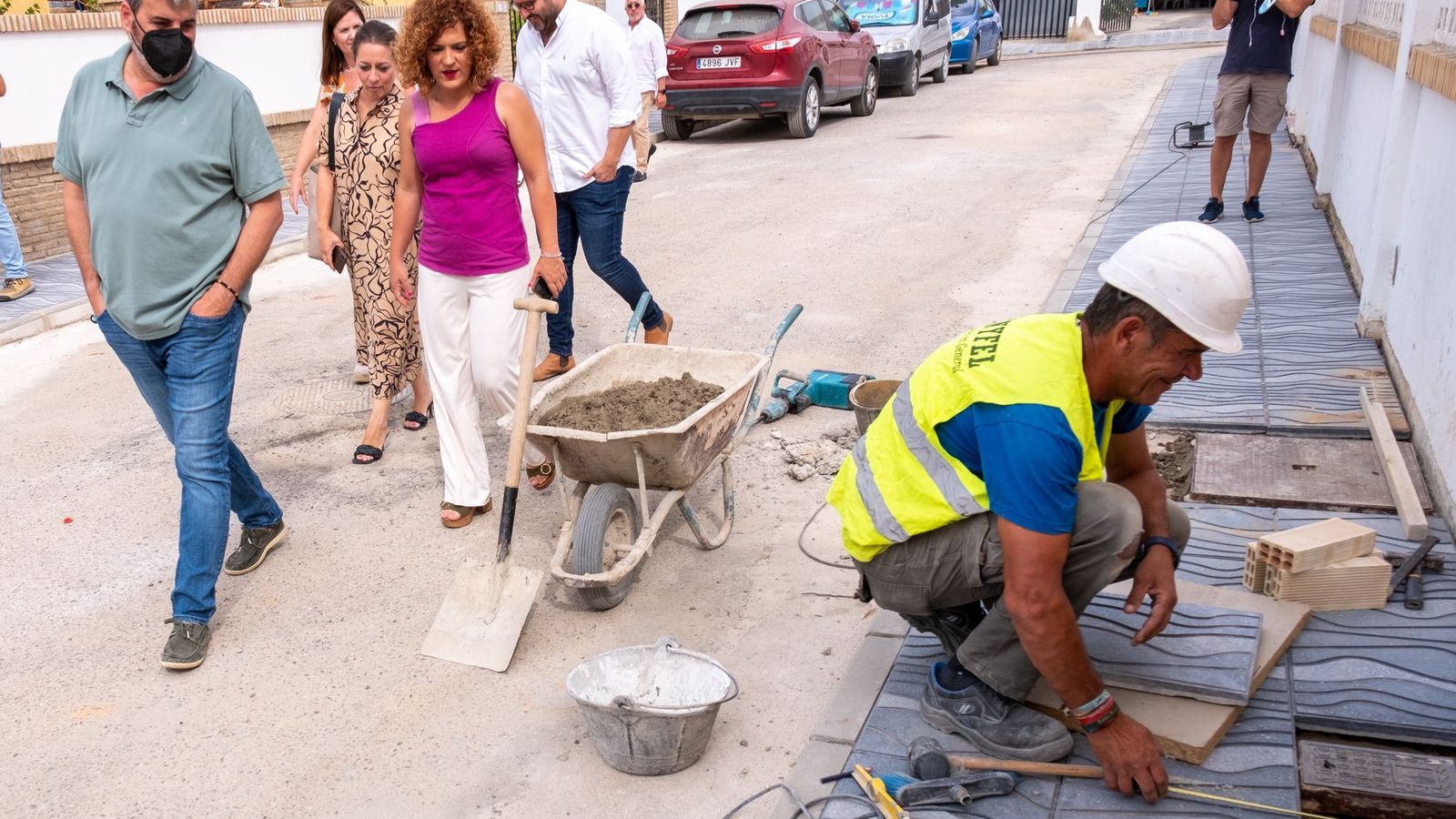 Un operario trabaja en una de las actuaciones.