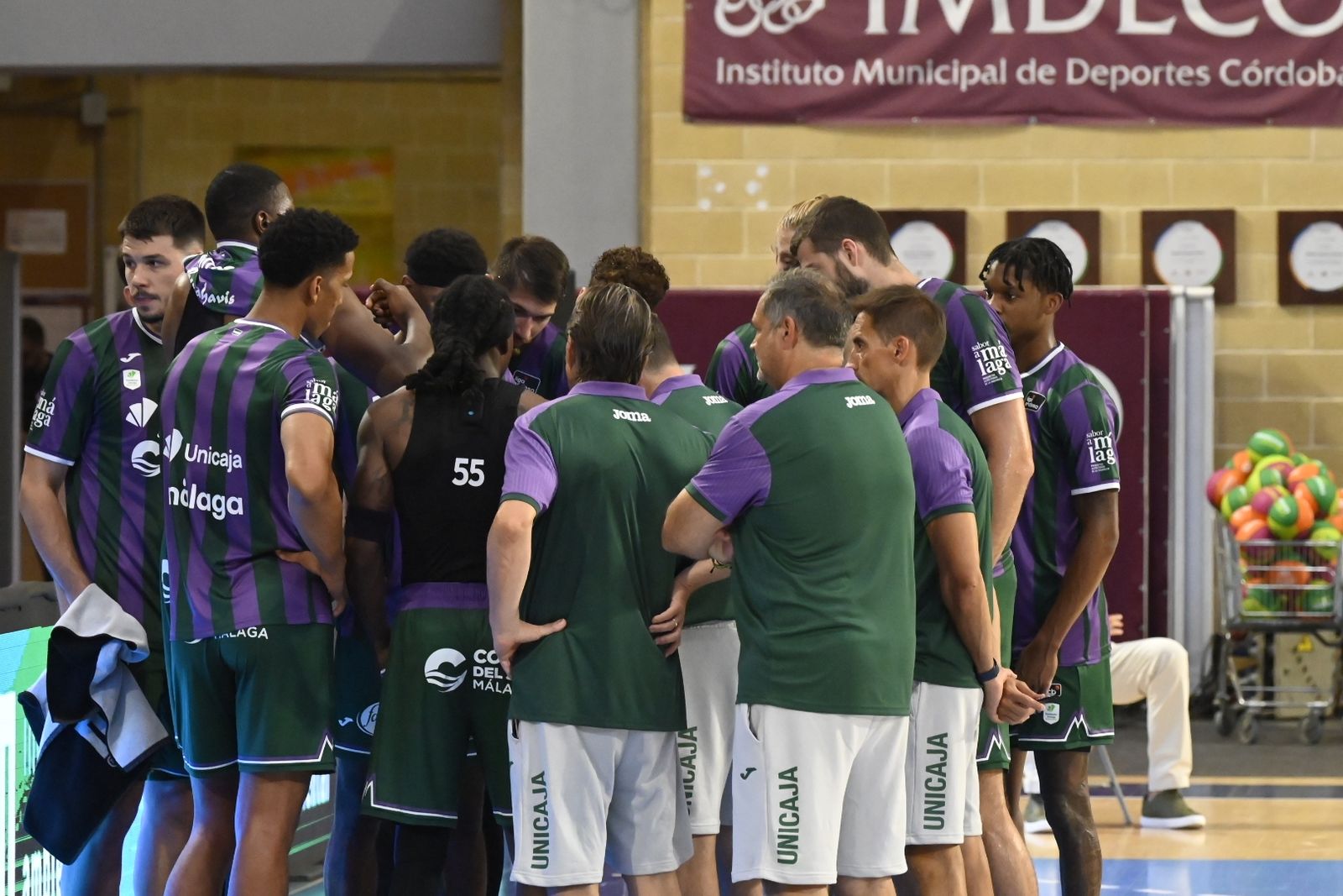 Las mejores fotos del ambiente en Vista Alegre para el Covirán Granada - Unicaja Málaga