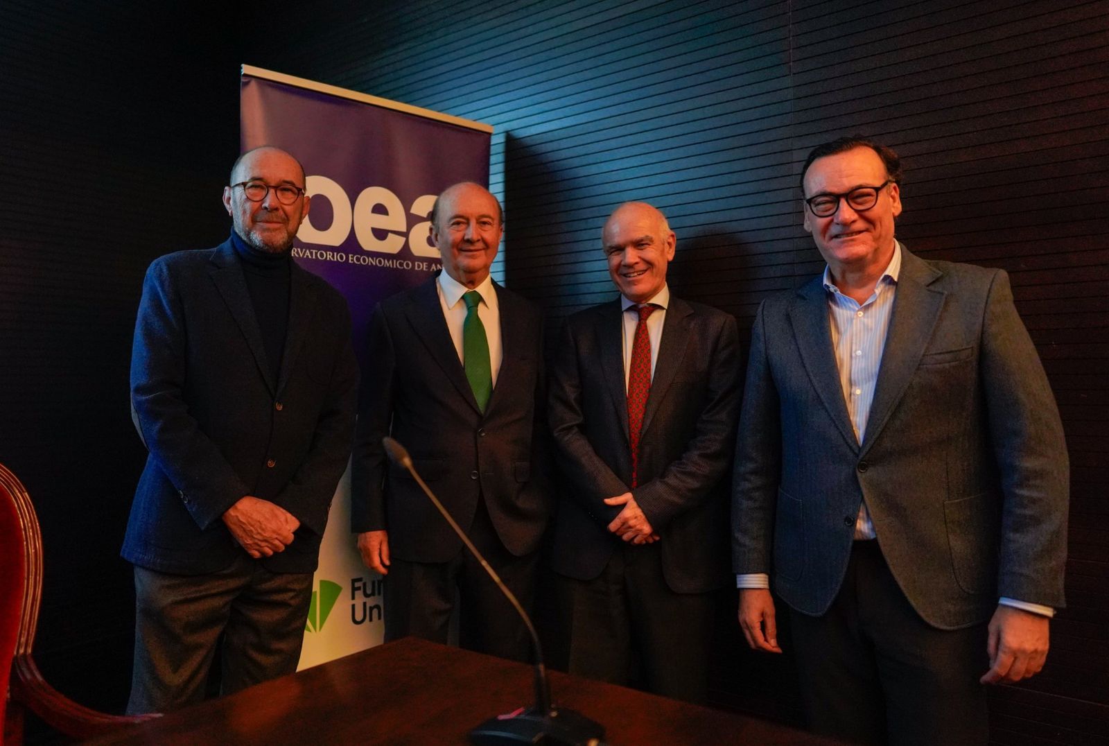 Francisco Ferraro, presidente del OEA; Miguel Iraburu, presidente del grupo de trabajo de la Encuesta Empresarial Círculo; José Luis Galán, vicepresidente del OEA; y Fernando Casas, socio de KPMG.