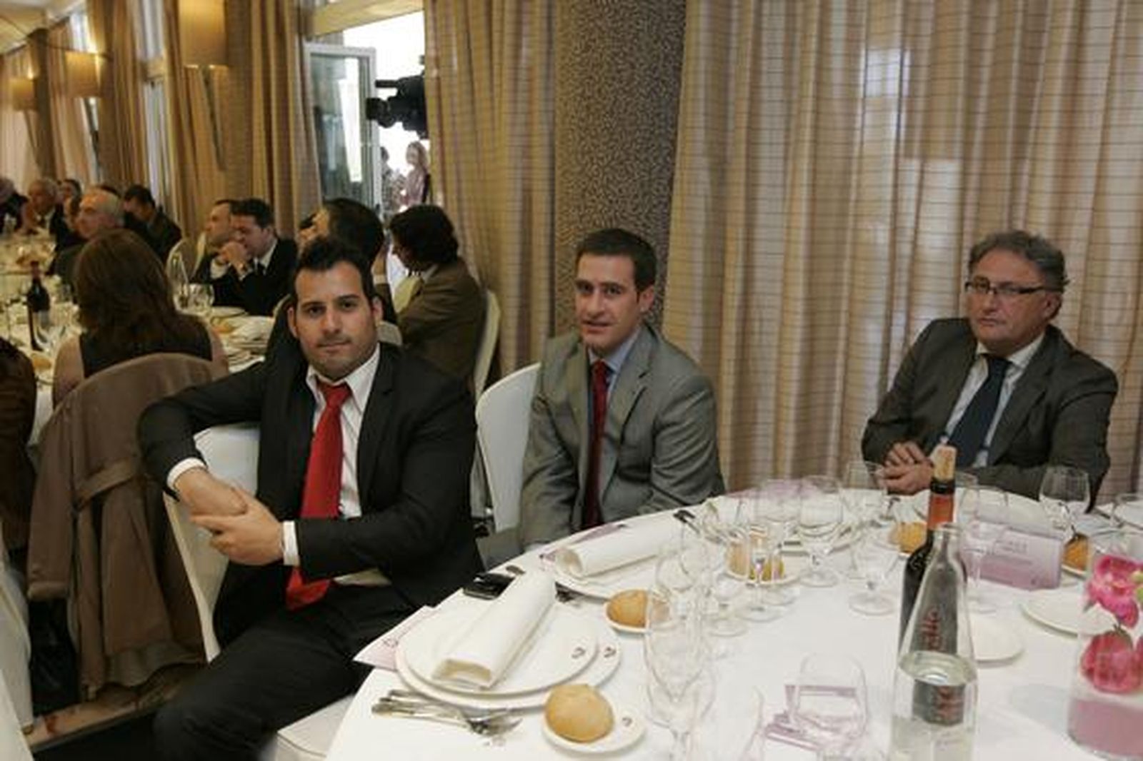 Iván Gómez, jefe de local de Diario de Almería, Miguel Ángel Castellón, diputado provincial, y Jesús Caicedo, alcalde de Cuevas del Almanzora.

Foto: J. Alonso/ R. Gonzalez