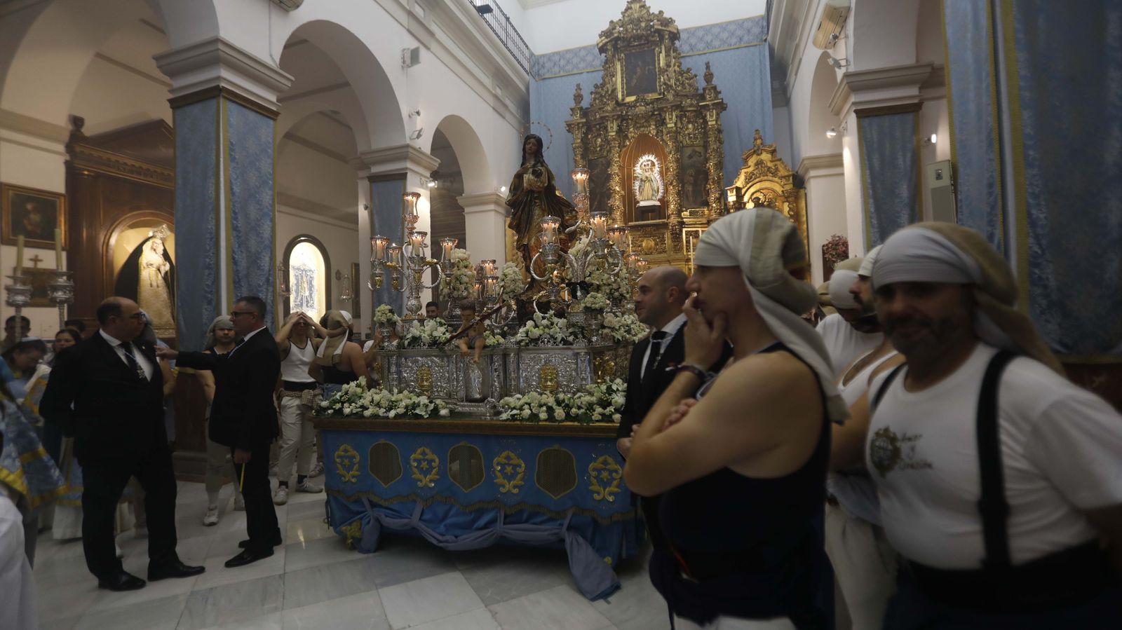 Las fotos de la procesión de la Inmaculada Concepción por las calles de la Línea