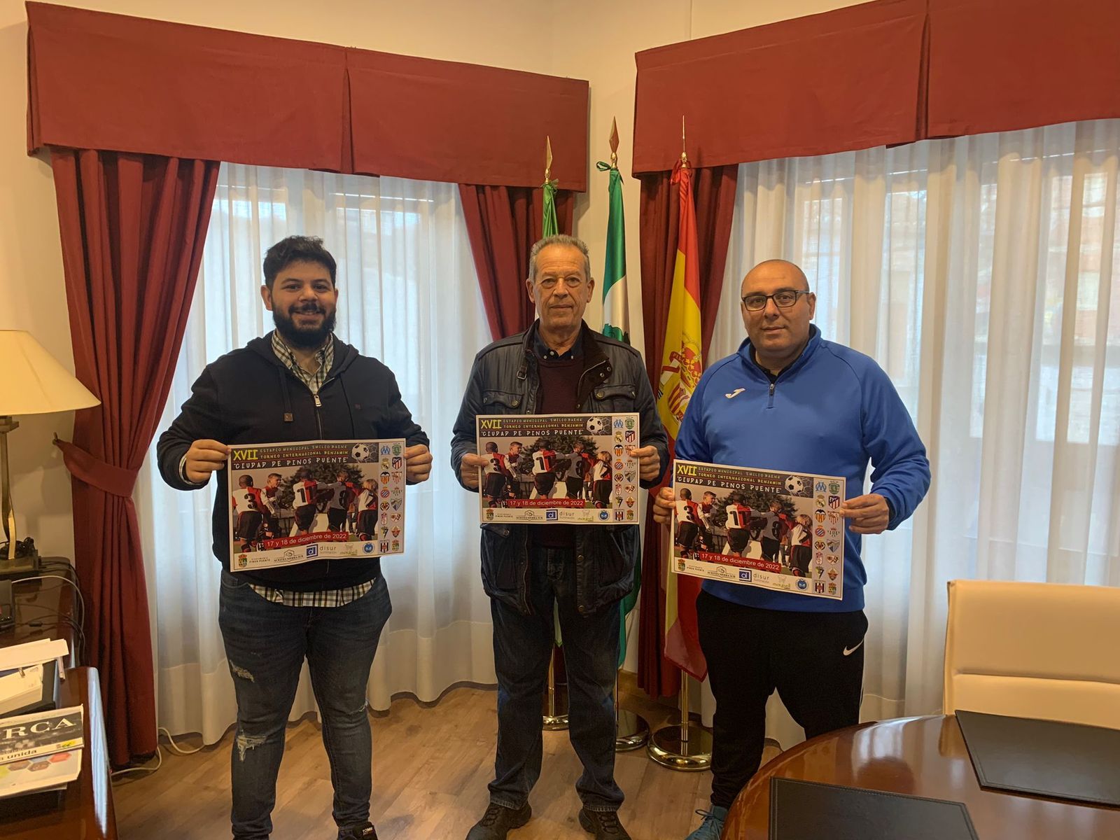 Momento de la presentación del torneo de Pinos Puente.