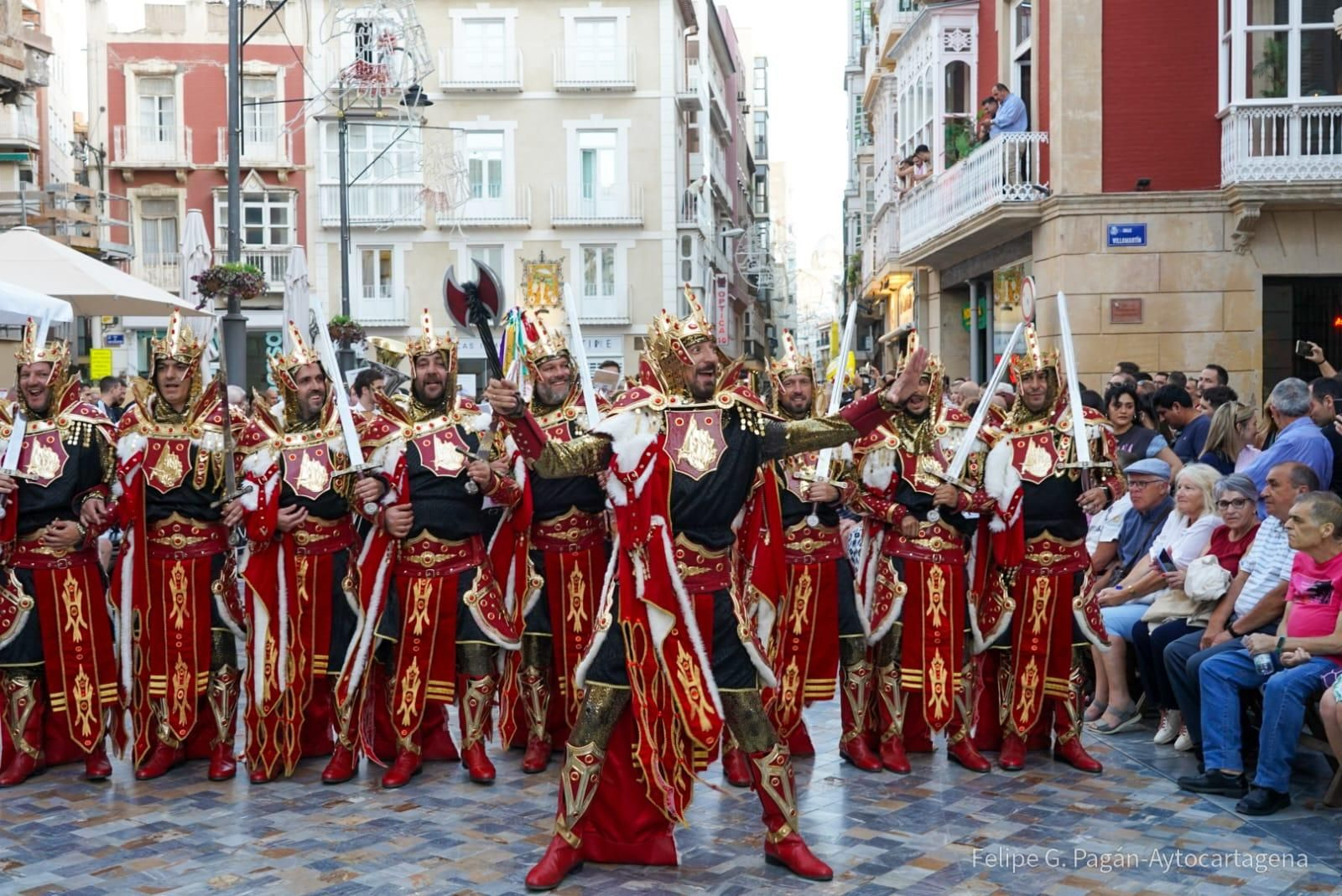 Así fue el paseo de la recreación de Cástulo de Linares por el desfile de Cartagena, en imágenes