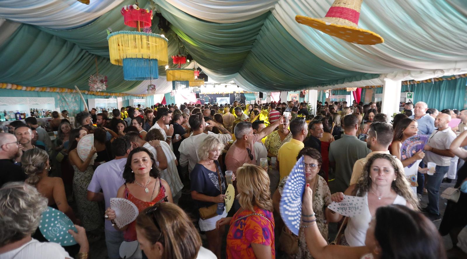 Búscate en las fotos del Día de la Mujer en la Feria de Tarifa