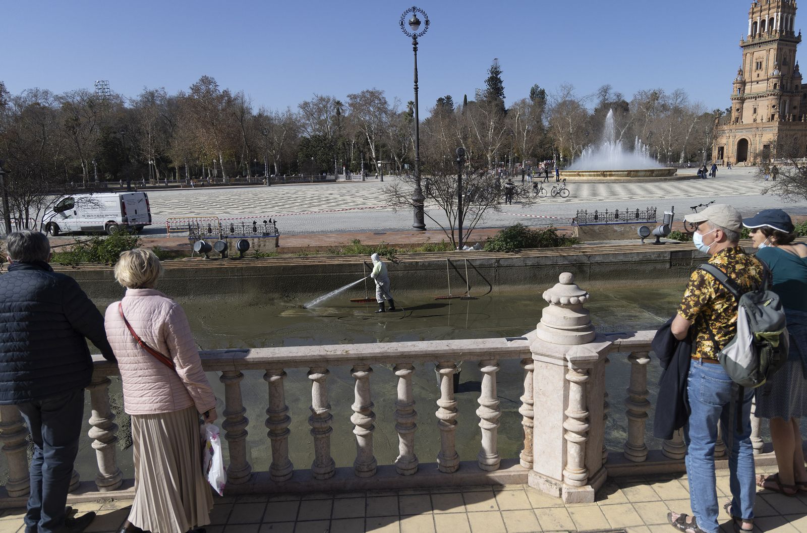 El insólito estado de la Plaza de España de Sevilla, en imágenes