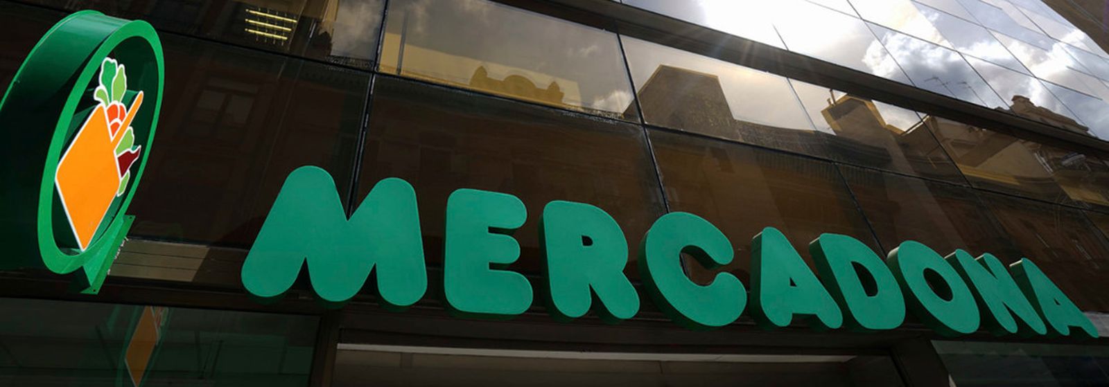 Entrada de una tienda de Mercadona.