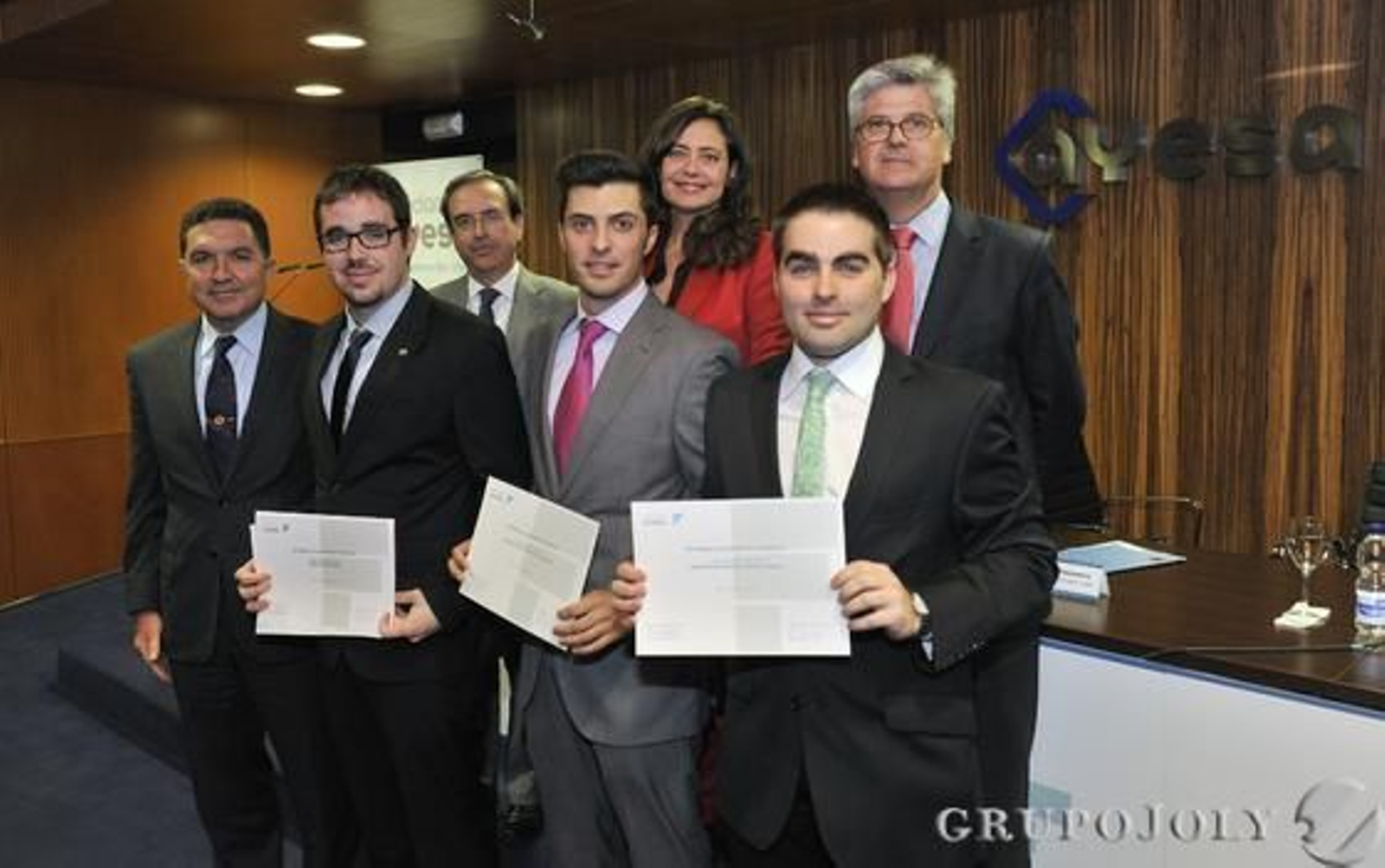 En la fila superior, Juan Carlos Fernández, Ana Manzanares y Javier Landa. En la inferior, Gaspar Llanes y los premiados: Andrés Monge Moreno, Francisco Castillo Moya y Julio Rodríguez Sánchez.  Foto: Juan Carlos Vázquez